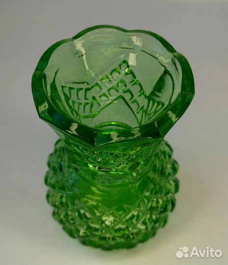 Старинная вазочка бутоньерка зелёное стекло