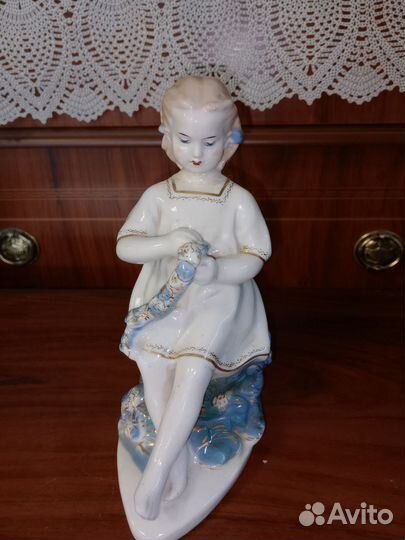 Статуэтка фарфор