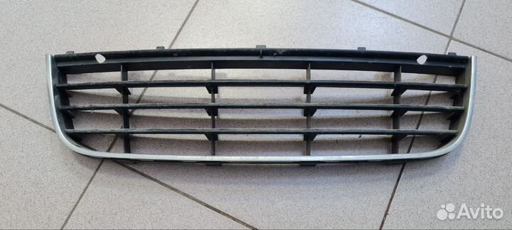 Volkswagen Jetta 5 решётка в бампер центральная