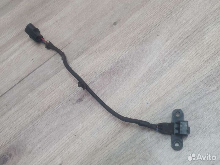 Датчик положения коленвала Mitsubishi galant 2.4