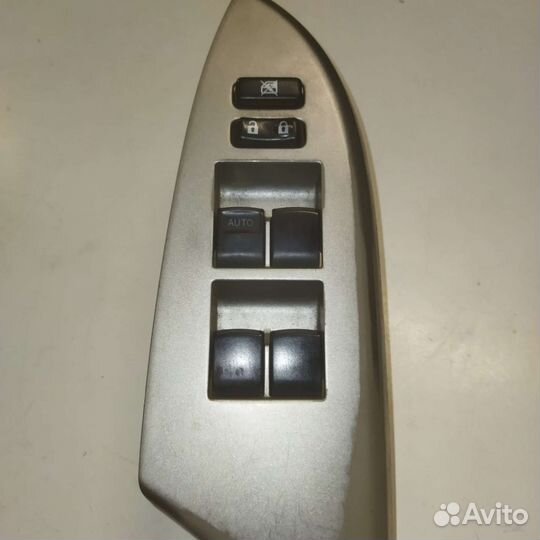 Блок управления стеклоподъемниками Toyota Corolla