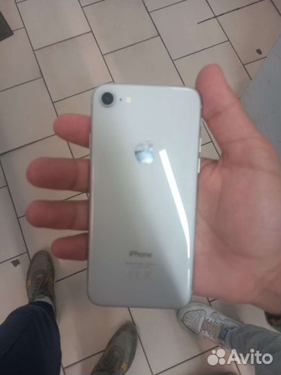 Телефон iPhone 8 64 gb