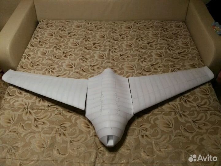 Летающее крыло. Размах 2.2м