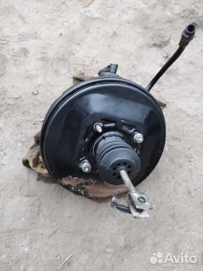 Вакуумные усилитель тормозов на Рено Логан 1 2011