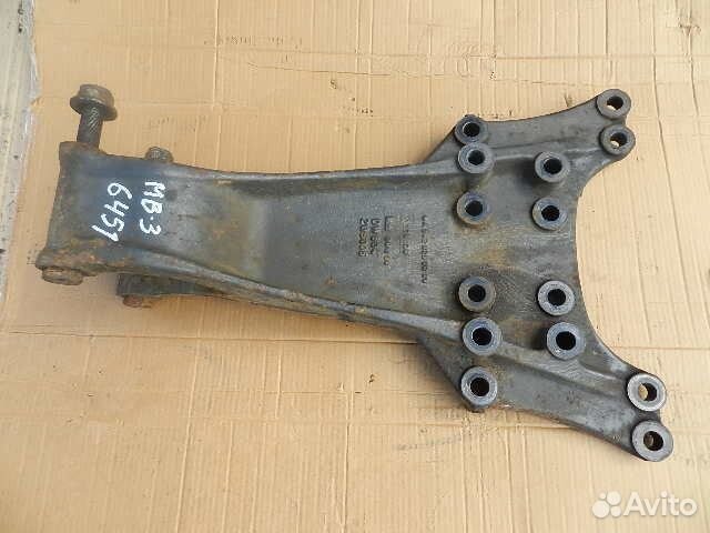 Кронштейн реактивной тяги лев./прав. ляжка Mercede