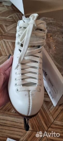 Коньки фигурные