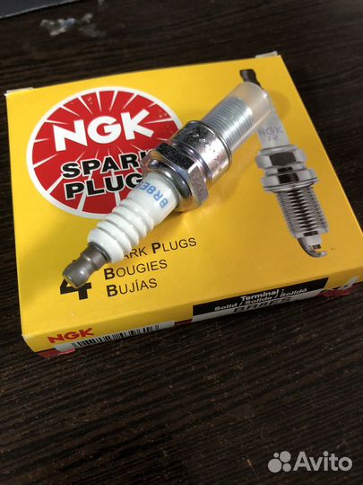 Свеча зажигания NGK Spark Plug BR8ES