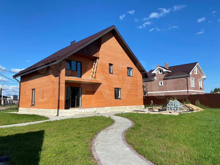 Коттедж 288 м² на участке 8 сот.