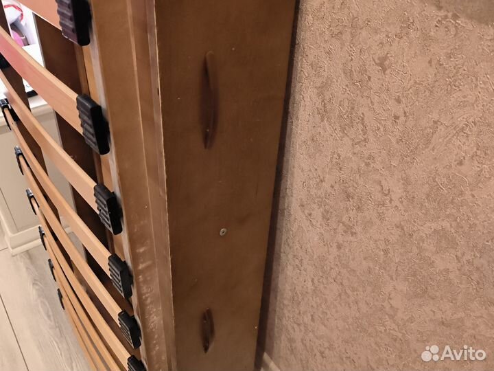 Детская кроватка с продольным маятником