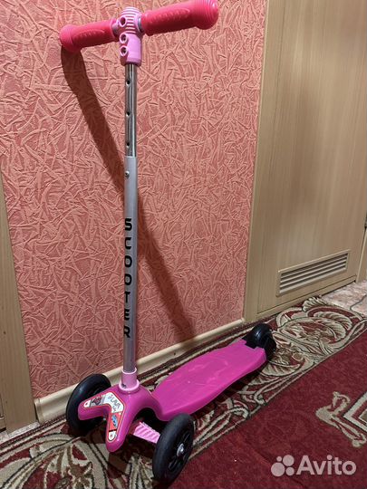 Самокат трехколесный
