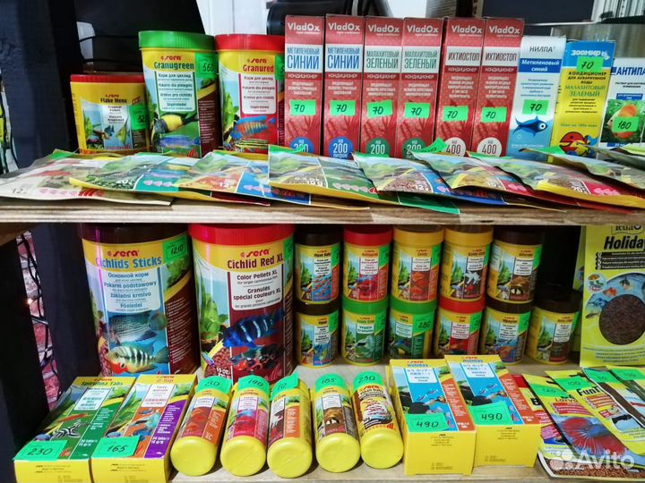 Корм для аквариумных рыбок, удобрения и водоподгот