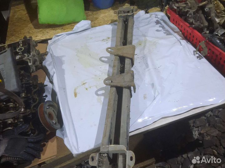 Задний усилитель бампера