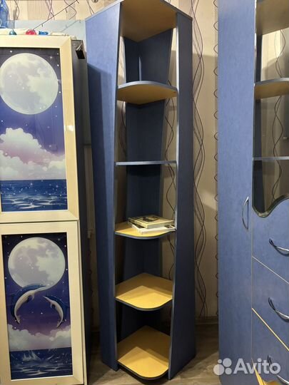 Стеллаж открытый с полками в детскую