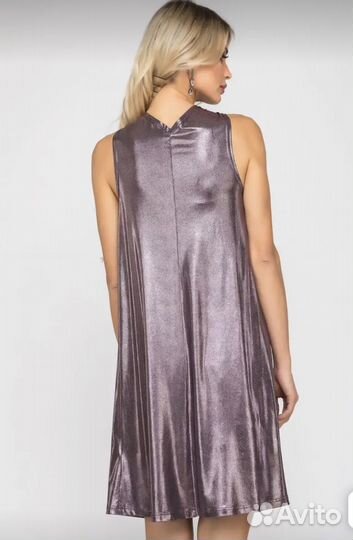 Вечернее платье с открытыми плечами