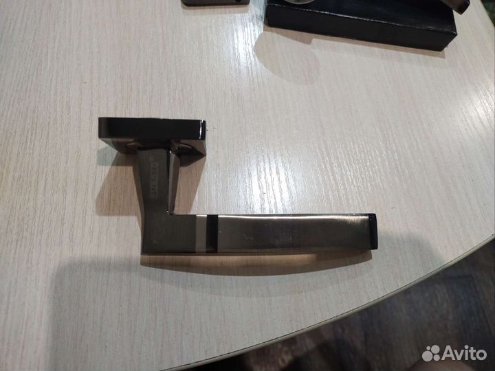 Дверная ручка межкомнатная