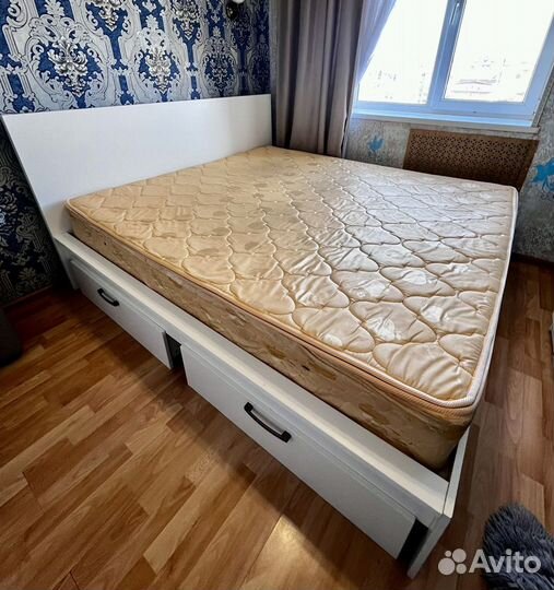 Кровать икеа,двухспальная с матрасом