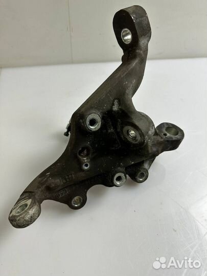 Кулак передний левый Mercedes-Benz CLS-Класс