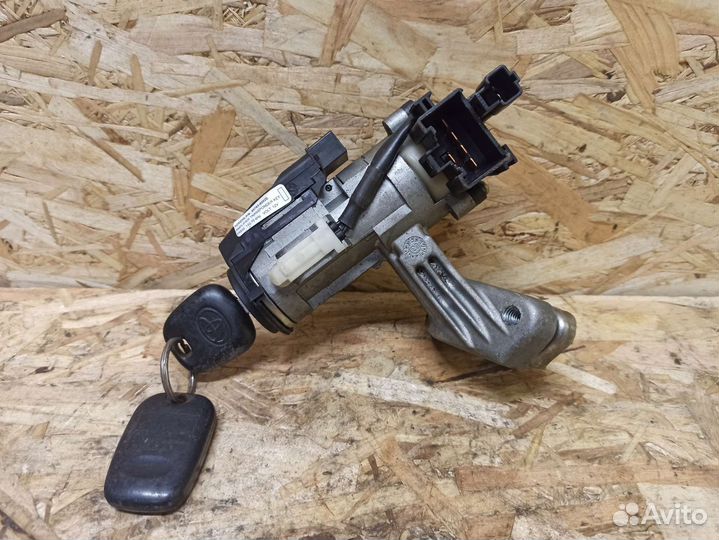 Замок зажигания Toyota Corolla E 120