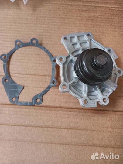 Помпа на мазду MPV 3.0