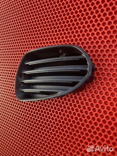 Левая заглушка птф mitsubishi carisma дорестайлинг