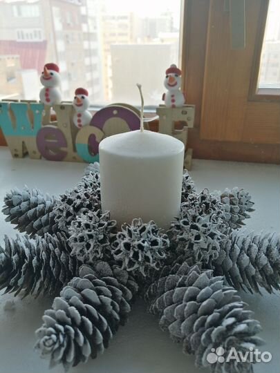 Подсвечник из шишек