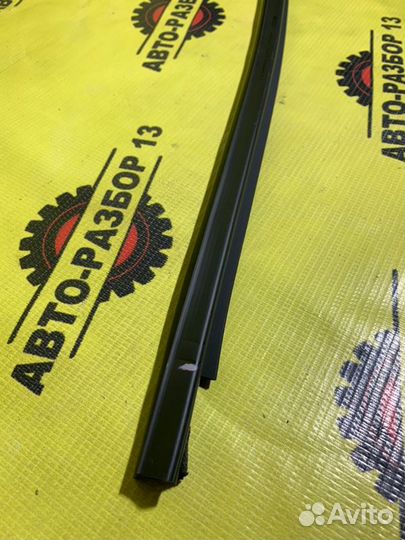 Уплотнитель стекла задний правый Kia Sportage 4 QL