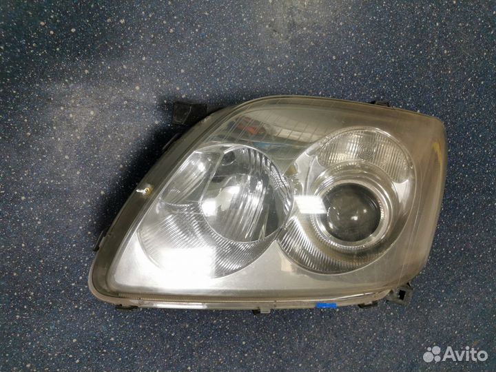 Фара Avensis 2003 (61)