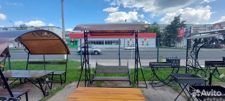 Садовые качели уличные