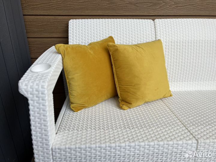 Угловой диван садовый