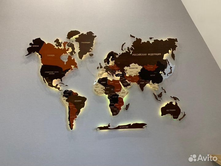 Деревянная карта мира с подсветкой