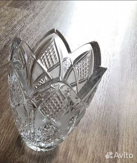 Вазы хрустальные и стекло, бокалы, фужеры