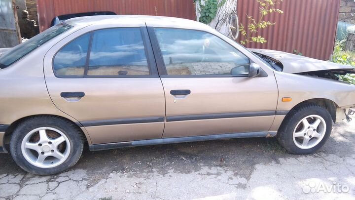 Разбор на запчасти Nissan Primera 1993 P10