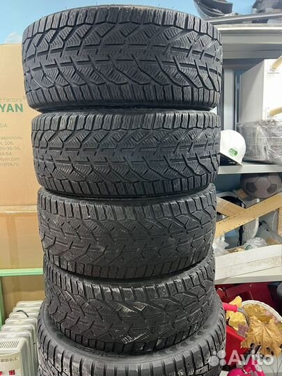 Kormoran Snow 235/45 R18 98V