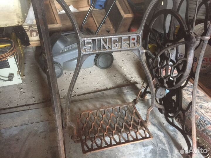 Швейная машинка Singer на чугунной станине 2шт