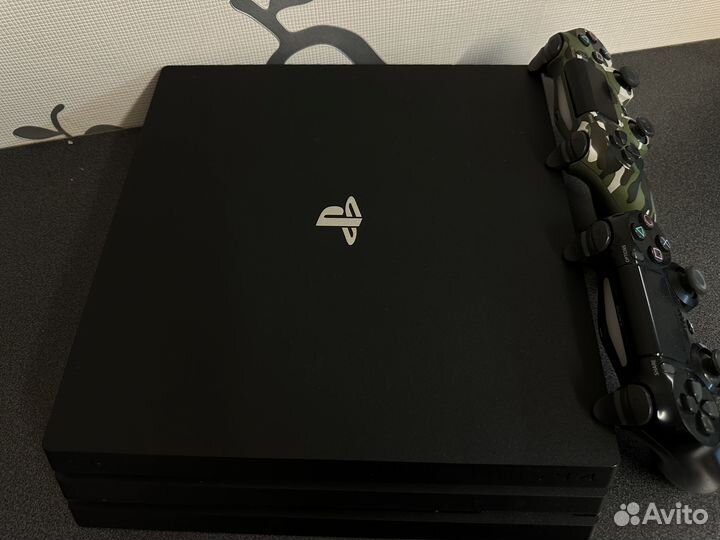 Sony playstation 4 Pro 1 TB / 2 геймпада / Игры