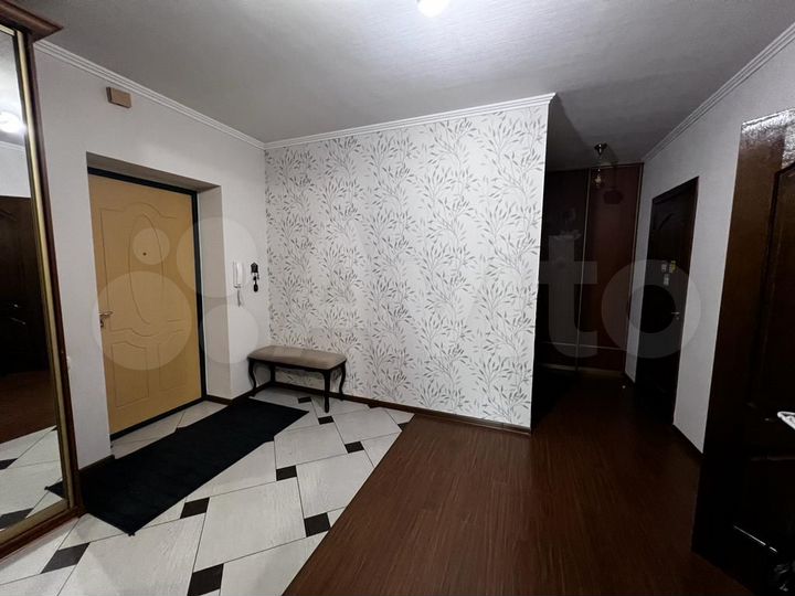 2-к. квартира, 90 м², 4/9 эт.