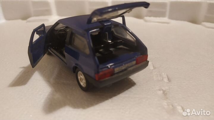 Коллекционная модель автомобиля лада 2108