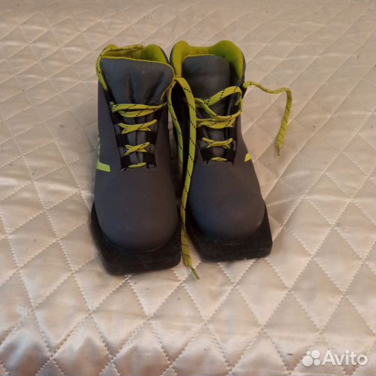 Лыжные ботинки р.35