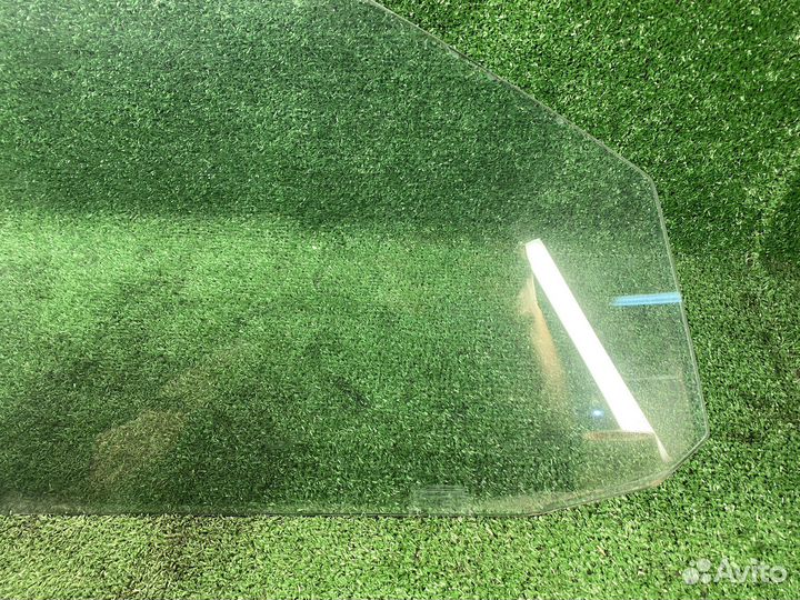 Стекло переднее правое Skoda Octavia tour