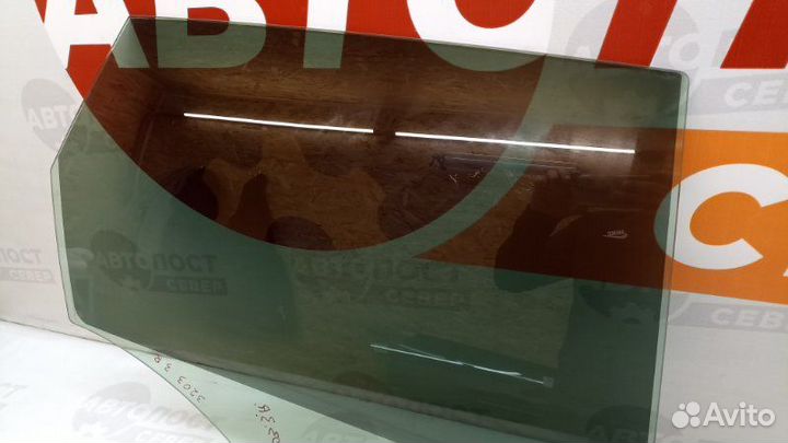 Стекло двери заднее правое Audi A4 B8 cala 2008