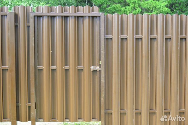 Заборы из евроштакетника под ключ новые