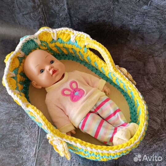 Вязаная люлька для куклы