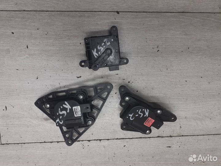 Моторчик заслонки печки Kia Sportage 2