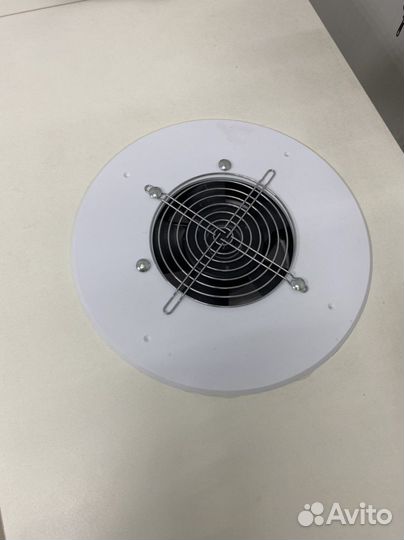 Маникюрный стол