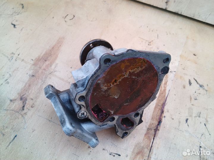 Помпа водяной Hyundai Starex h1