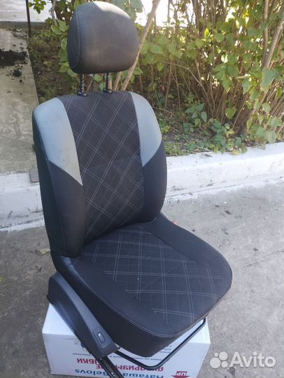 Передние сиденья правое largus, logan
