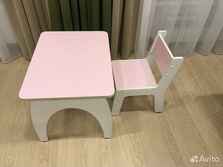 Детская мебель: столик и стульчик розовый