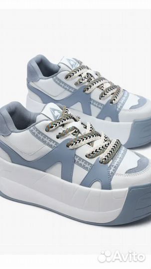 Кроссовки женские