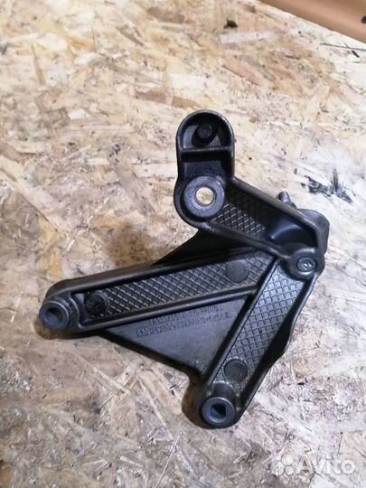 Кронштейн МКПП Рено Меган 2 1.6