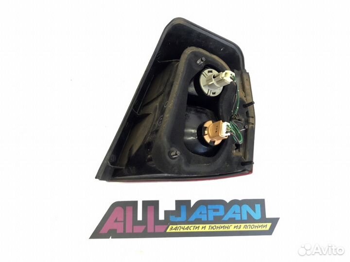 Фонарь задний задний левый Mitsubishi Legnum EC5W